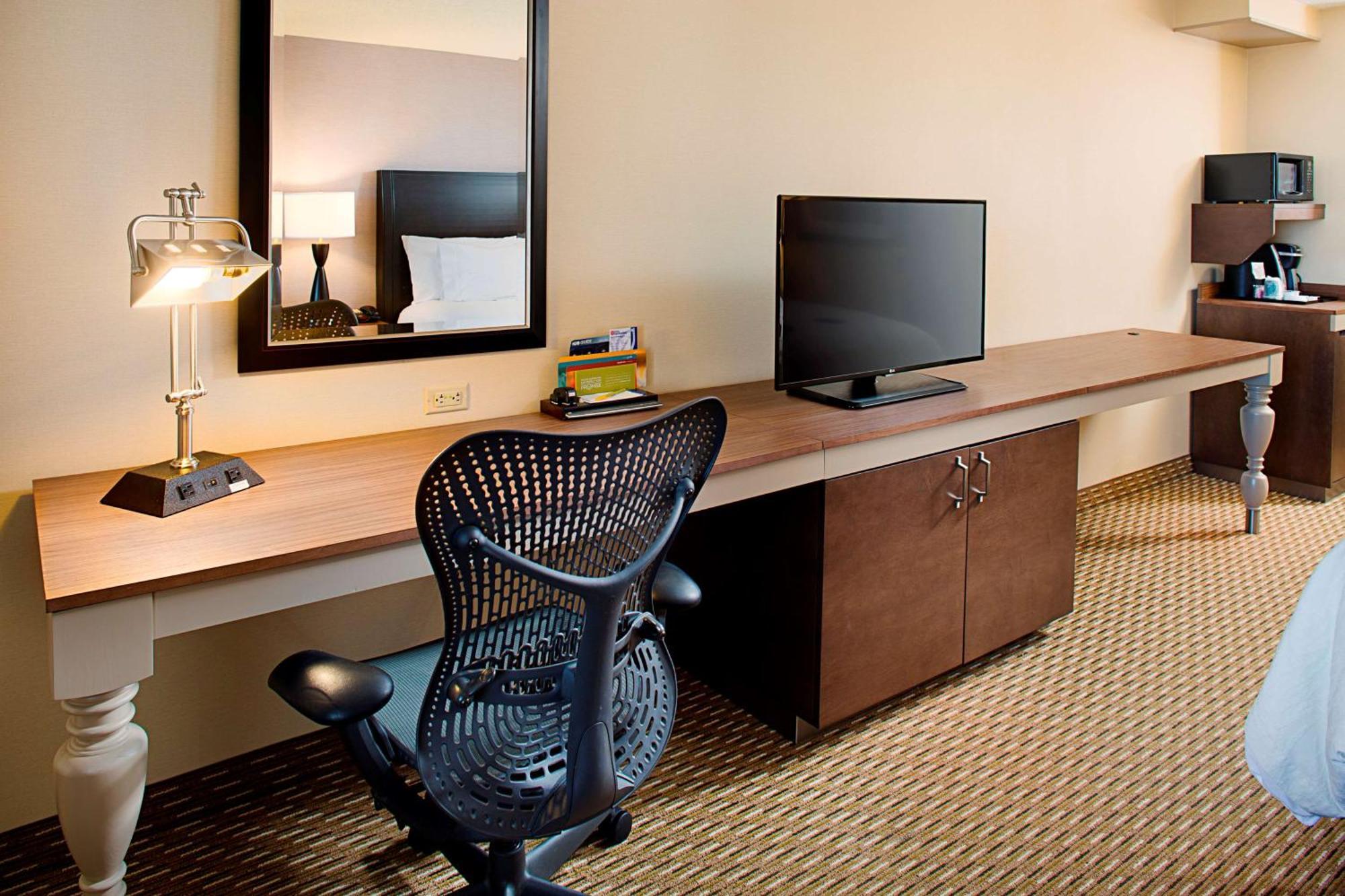 Hilton Garden Inn Hartford North-Bradley International Airport Windsor Exterior photo